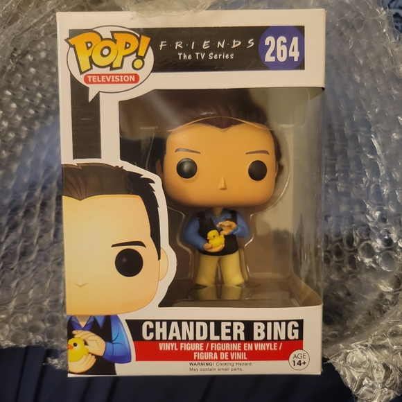 Funko Pop! CHANDLER BING 4-PC BUNDLE with THE RARE RETIRED VAULTED 264 FIGURE - Picture 5 of 16